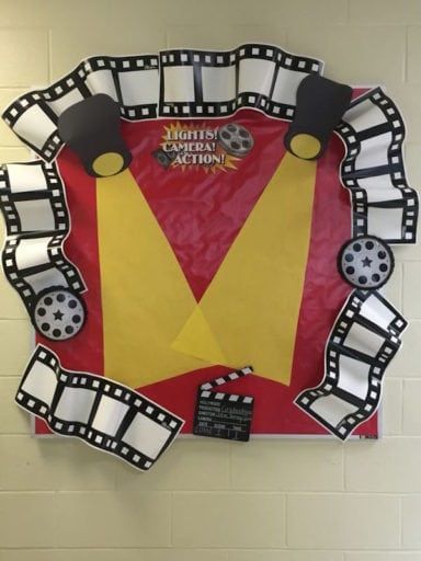 Hollywood-Themed Classroom Ideas - WeAreTeachers Studio Seni, Hollywood Classroom, Hollywood Theme Classroom, Deco Cinema, Theatre Classroom, Hollywood Party Theme, Pre K Graduation, Tema Disney, Class Theme