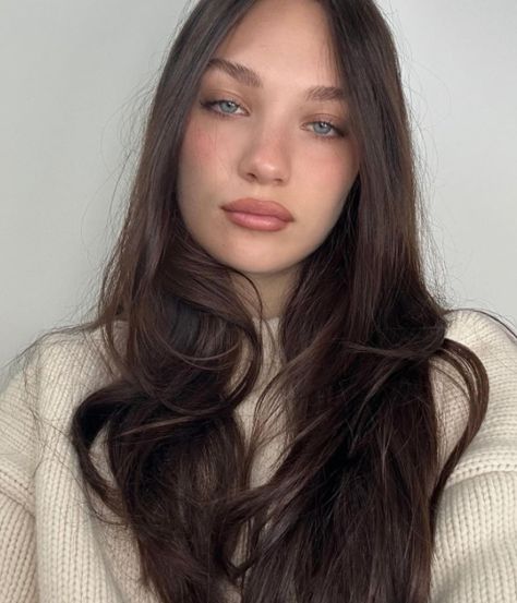 maddie ziegler Maddie Ziegler Instagram, Brooke Hyland, Bob Hair Color, Chloe Lukasiak, Maddie Ziegler, Hair Inspo Color, Dark Brown Hair, Dance Moms, Dark Hair