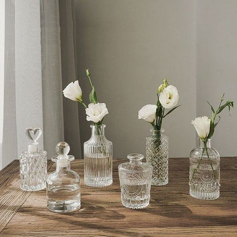 Unique Glass Vases, Modern Minimalist Wedding Florals, Vintage Small Glass Vases, Small Vase Table Decorations, Wedding Table Decorations Small Vases, Glass Vase Vintage, Decanter Wedding Centerpiece, Small Vase Wedding Decor, Small Wedding Table Decor