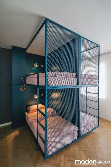 Small Hostel Ideas, Bunk Beds Hostel, Hostel Ideas Projects Interior Design, Hostel Beds Design, Maid Room Design, Hostel Room Interior, Dormitory Room Design, Bunk Bed Small Room, Hostel Bedrooms