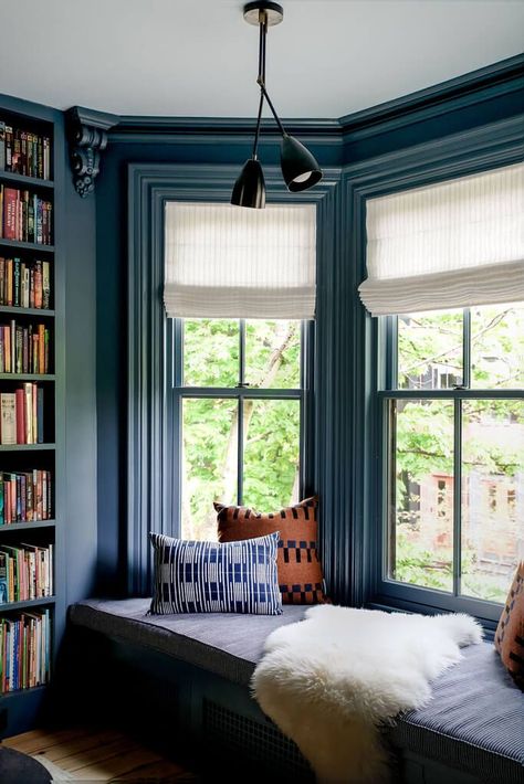 Bench In Bay Window, Bay Window Reading Nook, Reading Nook Ideas For Adults, Reading Nook Window Seat, Reading Nook Window, Bay Window Benches, Bow Windows, Bay Window Living Room, Bay Window Seat