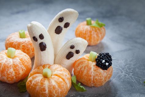 The sugar highs (and lows) of Halloween can be tricky. Here are 10 healthier Halloween treats that aren't candy, but will still satisfy your sweet fang. Halloween Fruit Treats, Clementine Pumpkins, Banana Ghosts, Fun Halloween Snacks, Halloween Themed Snacks, Healthy Halloween Food, Fun Halloween Treats, Healthy Halloween Treats, Healthy Halloween Snacks