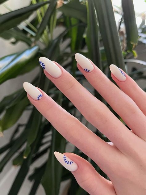 White And Blue Design Nails, Nails For A Vacation, Short Nails For Greece, White Nails With Small Design, Mediterranean Blue Nails, Croatia Nails Ideas, Vacation Inspired Nails, Nails Greece Vibe, Greece Manicure