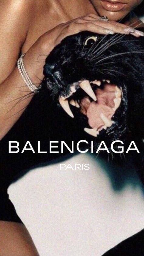 Vintage Wallpaper Iphone, Foto Muro Collage, Balenciaga Fashion, Boujee Aesthetic, Wallpaper Retro, Bedroom Wall Collage, Wall Pics, Makeup Rooms, Wallpaper Pastel