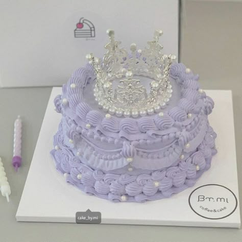 Birthday Cake Lilac, Lavender Color Aesthetic, Purple Aesthetic Lavender, Purple Aesthetic Pastel, Pastel Purple Aesthetic, Aesthetic Birthday Cake, Aesthetic Lavender, Bolo Vintage, Violet Cakes