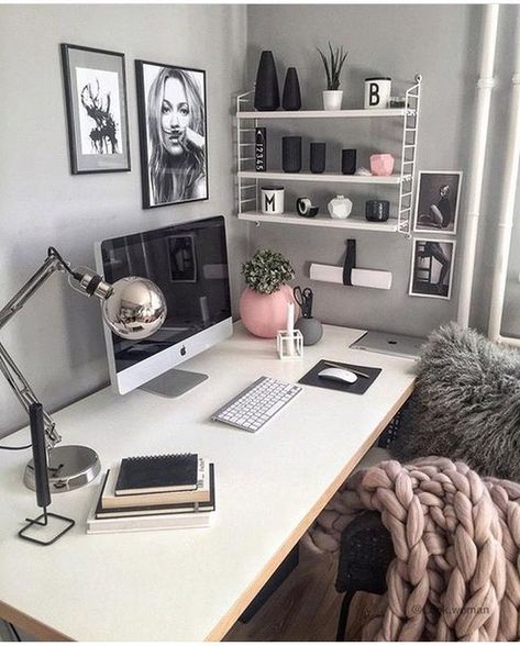 Pink And White Office, Bureau Decor, Bilik Idaman, Office Inspo, Hiasan Bilik, White Office, Study Room Decor, Bilik Tidur, غرفة ملابس