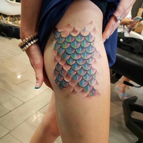 Fish Scale Tattoo - ok, this doesn't fit the body at all, but this is the area i'd like tattoo Mermaid Ocean Tattoo, Ocean Leg Tattoo, Ocean Leg Sleeve Tattoo, Fish Scale Tattoo, Water Tattoo Ideas, Mermaid Thigh Tattoo, Scales Tattoo, Mermaid Scales Tattoo, Mermaid Sleeve Tattoos