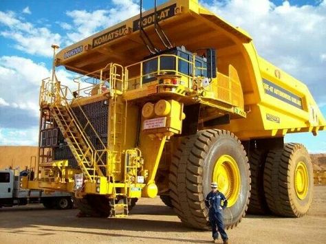 Komatsu 930E Giant Truck, Tacoma Toyota, Truk Besar, Earth Moving Equipment, Welding Rigs, Heavy Construction Equipment, Read Story, Cars Muscle, New Holland Tractor