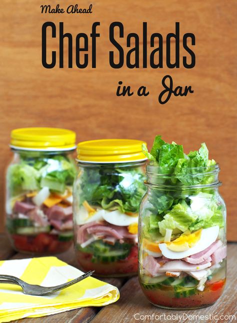 Chef Salad in a Jar - Comfortably Domestic Salads In A Jar, Mason Jar Lunch, Salad Jar Recipe, Mason Jar Salad Recipes, Chef Salad, Mason Jar Salad, Mason Jar Meals, Salad In A Jar, Meals In A Jar