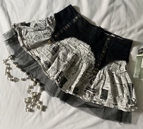 Goth Sewing, Outfit Ideas Office, Grunge Y2k Aesthetic, Punk Mode, Outfit Ideas Black, Pleaded Skirt, Mini Skirt Outfit, Alt Grunge, Cute Outfit Ideas