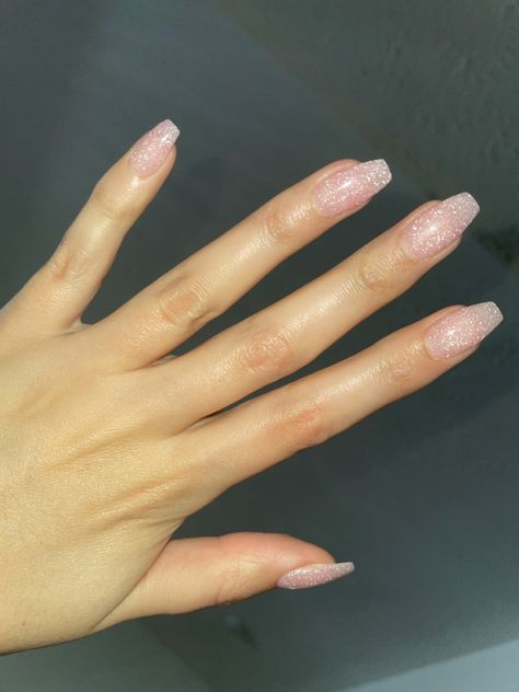 Sparse Glitter Nails, Sparkle Simple Nails, Neutral Nails Acrylic Sparkle, Light Pink Shiny Acrylic Nails, Clear With Sparkle Nails, Simple Sparkle Nails Acrylic, Clear Sparkle Dip Powder Nails, Light Pink Gel Nails With Glitter, Light Pink Nails 2023