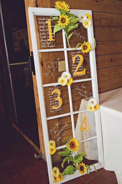 Country Sunflower Wedding, Sunflower Wedding Decorations, Rustic Sunflower Wedding, Sunflower Themed Wedding, Wedding Reception Tables, Wedding Chicks, Rustic Chic Wedding, Sunflower Wedding, Theme Ideas