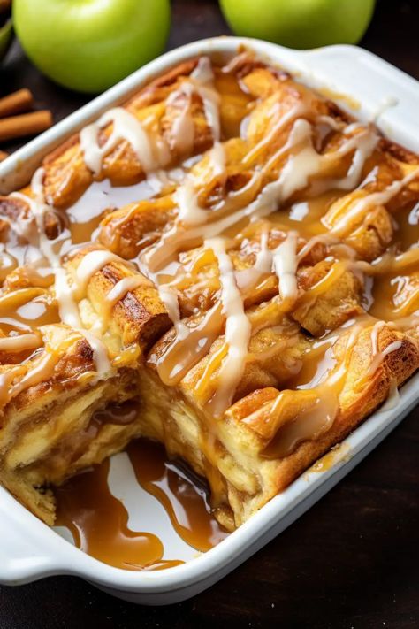 Caramel Apple Cinnamon Roll Lasagna Cinnamon Roll Lasagna, Apple Cinnamon Roll Bake, Caramel Apple Desserts, Dessert Lasagna, Cinnamon Roll Apple Pie, Cinnamon Roll Muffins, Cinnamon Roll Bake, Apple Cinnamon Rolls, Vegan Cinnamon Rolls