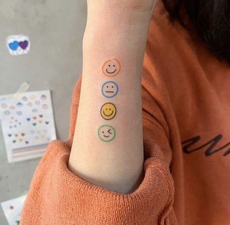 Tato Geisha, Seoul Hongdae, Cute Elephant Tattoo, Small Colorful Tattoos, Minimal Tattoo Designs, Korean Tattoo, Minimal Tattoo Ideas, Korean Tattoos, Hand Tattoos For Girls