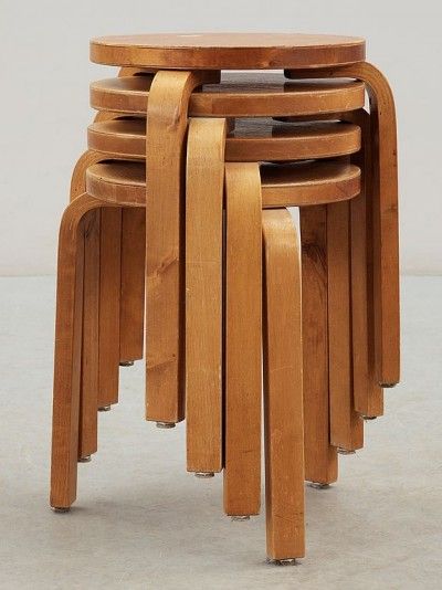 2bfc592f63e3c9195abb826c4496adab Alvar Aalto Chair, Stackable Stools, Modernist Furniture, Victorian Chair, Into The Wood, Objet Design, Alvar Aalto, Chaise Design, Space Decor