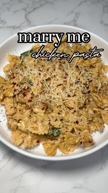 Box Tie Pasta Recipes, Chicken Bow Tie Pasta Recipes, Bow Tie Pasta Recipes Chicken, Chicken Bowtie Pasta Recipes, Bow Tie Chicken Pasta, Shredded Chicken Pasta, Chicken Bow Tie Pasta, Bow Tie Pasta Recipes, Sundried Tomato Pasta Salad