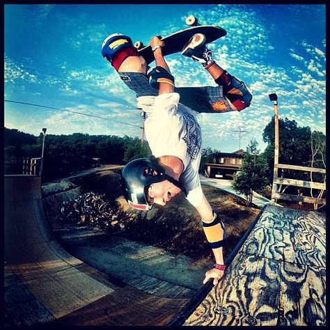 Mike Vallely, Skate Photography, Skateboard Photos, Old School Skateboards, Skate Photos, World Industries, Skate And Destroy, Skateboard Photography, Vintage Skateboards