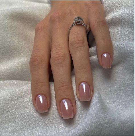 Natural Round Nail Designs, Chrome Squoval Nails, Small Nails Design Classy, Nails Squoval Designs, Short Round Chrome Nails, Builder Gel Short Nails, Short Sqovalnails, Short Minimal Nails, Rounded Square Nails Designs