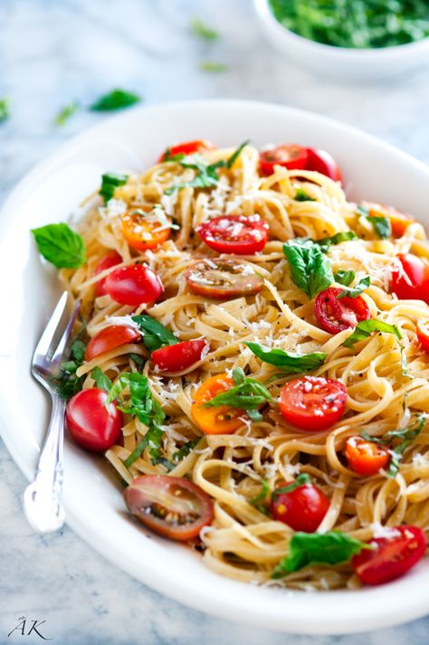 15 Minute Summertime Linguine Pasta with Fresh Basil and Cherry Tomatoes - Aberdeen's Kitchen Recipes With Linguine Noodles, Pasta Recipes Linguine, Tomato Linguine, Basil Pasta Recipes, Linguini Pasta, Linguine Recipes, Linguine Pasta, Basil Recipes, Bacon Tomato