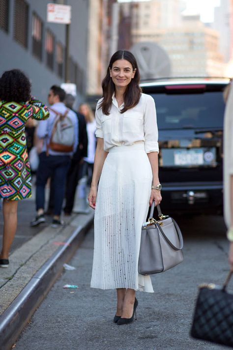 The best outfit inspiration straight from the streets of New York: Leila Yavari, Rokku Gyaru, Roka Ceremony, Weekend Mode, Net Fashion, Walking Down The Street, New York Street Style, Street Style Summer, Spring Street Style