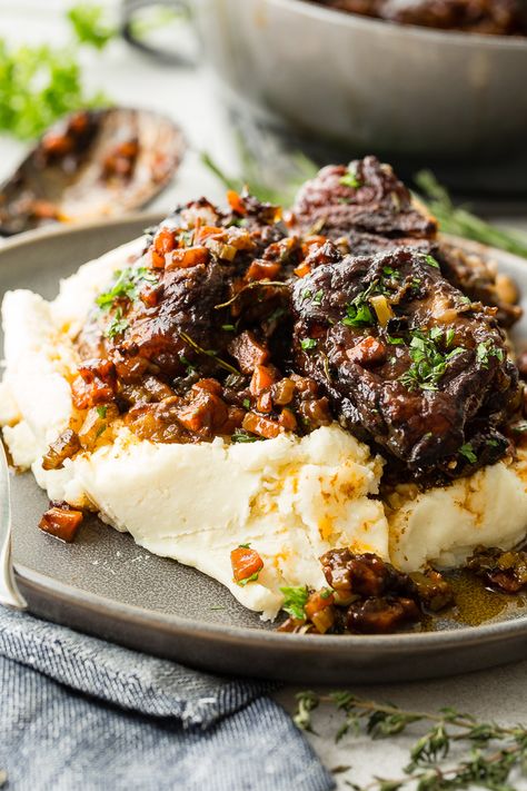 THIS. IS. IT. I've never fallen in love with a recipe as quickly as I did this one. I don't think I'll ever love another recipe as much as Oven Braised Short Ribs! all you need is one pot and some mashed potatoes! #beef #whatsfordinner #dinner #recipe #ribs #shortribs #easyrecipe Oven Braised Short Ribs, Cooking Scallops, Cooking Short Ribs, Braised Short Ribs Recipe, Short Ribs Recipe, Cooking Courses, Braised Short Ribs, Beef Short Ribs, Minced Meat