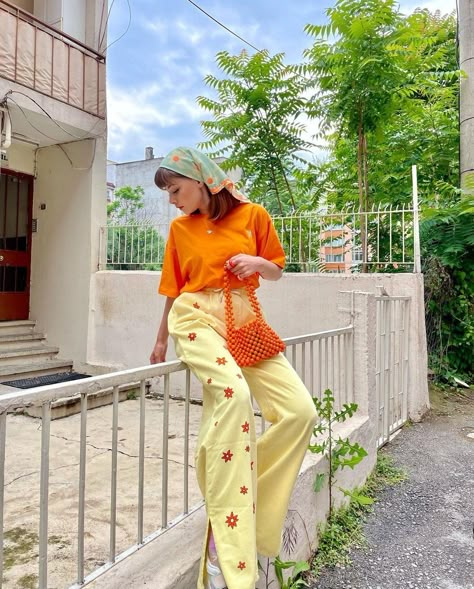 Orange Crocs Outfit, Cute Colorful Outfits, Crocs Crush, Yellow Pants Outfit, Bright Colored Outfits, Color Outfits, Bright Outfits, Color Combos Outfit, Color Blocking Outfits