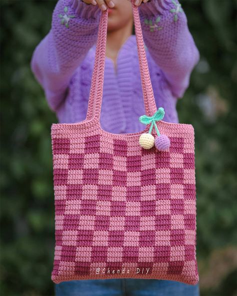 Checkered Tote Bag, Crochet Checkered, Ghost Tote Bag, Tote Bag Pattern Free, Crochet Hand Bags, Knitting Tote Bag, Womens Crochet Patterns, Bag Pattern Free, Crochet Clutch