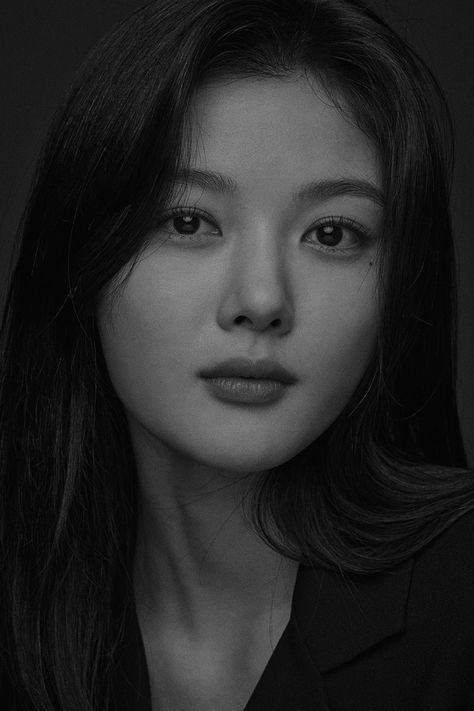 Kim Yoo Jung Photoshoot, Kim You Jung, 얼굴 드로잉, Face Drawing Reference, Kim Yoo Jung, Face Reference, Best Beauty Tips, Black And White Portraits, Korean Actresses