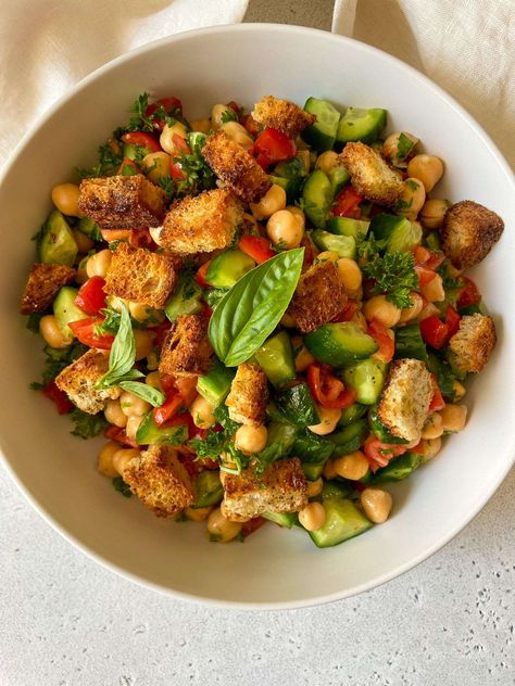 Chickpea Crouton Salad - The Modern Nonna Clean Salads, Meal Ideas Vegan, Recipes Using Puff Pastry, The Modern Nonna, Lunch Meal Ideas, Modern Nonna, Crouton Salad, Using Puff Pastry, Food Bar Ideas