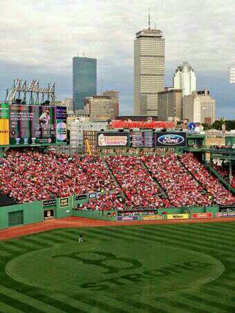 I loved how they had the BStrong logo cut into the outfield grass. I wish they'd left it there forever! So classy. Dorchester Massachusetts, Fenway Park Boston, Boston Poster, Boston Photography, Baseball Wallpaper, Mlb Stadiums, Red Sox Nation, Boston Bruins Hockey, England Sports