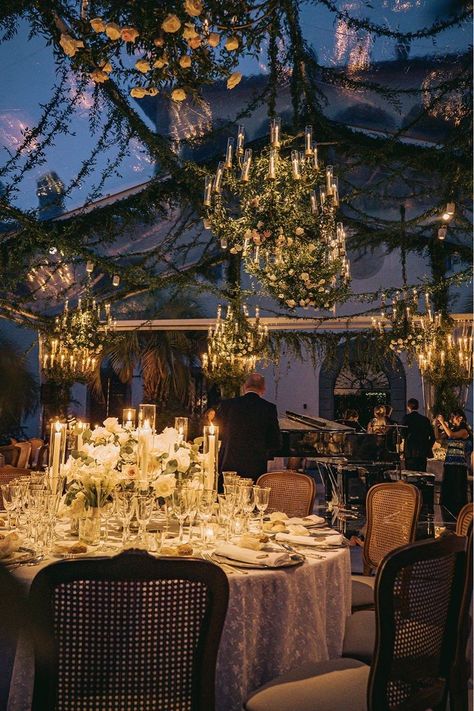 Night Wedding Venues Outdoor, Old Wedding Decorations, Magia Wedding Aesthetic, Royal Outdoor Wedding, Outdoor Chic Wedding, Vincenzo Dascanio Weddings, Dramatic Wedding Aesthetic, European Wedding Reception, Indoor Fantasy Wedding