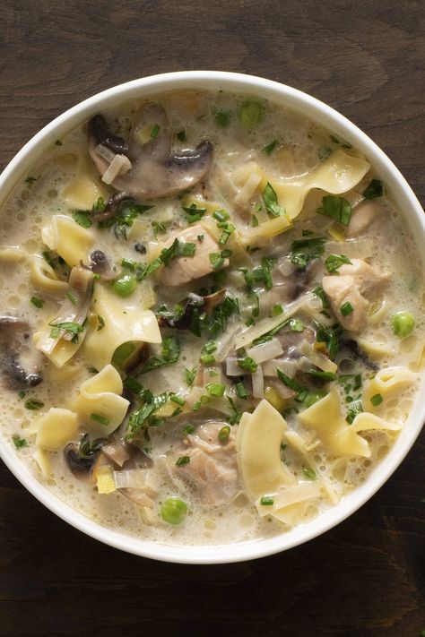 Mushroom Noodle Soup, Classic Chicken Noodle Soup, Colorado Food, Creamed Leeks, Chicken And Mushroom, Best Crockpot Recipes, Chicken Mushroom, Chili Soup, How To Cook Mushrooms