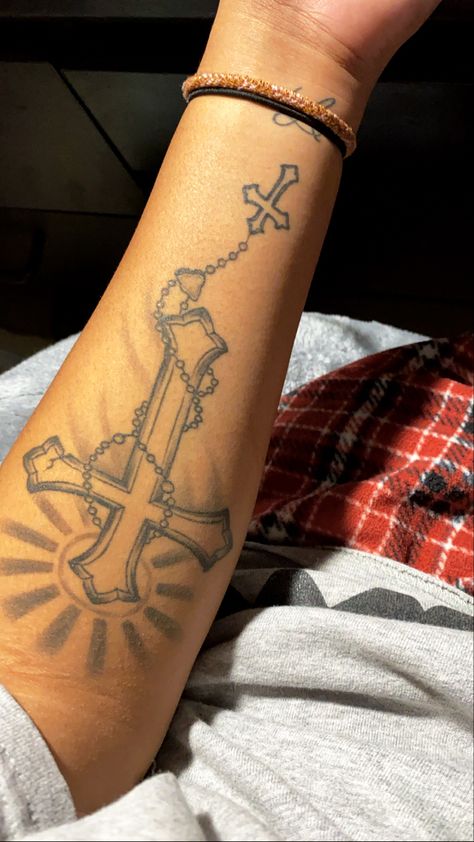 Tato Salib, Bauch Tattoos, Cross Tattoos For Women, Cute Hand Tattoos, Pretty Hand Tattoos, Half Sleeve Tattoos For Guys, Tasteful Tattoos, Religious Tattoos, Tattoos Geometric