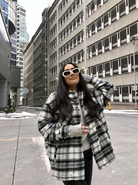 Black Plaid Coat Outfit, Black And White Plaid Jacket Outfit, Fluffy Coat Outfit, Black And White Flannel Outfit, Print Jacket Outfit, White Flannel Outfit, Plaid Jacket Outfit, Flannel Jacket Women's, Plaid Jeans