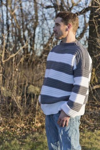 Crochet Striped Sweater Pattern Free, Masculine Crochet, Knitting Machine Sweater, Crochet Pullover Pattern, Crochet Sweater Design, Crochet Sweater Free, Yarn Creations, Crochet Men, شال كروشيه