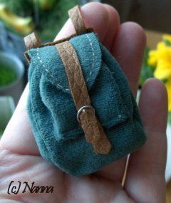 Mini Backpack Pattern, Diy Mini Bag, Barbie Backpack, Felt Backpack, Neckerchief Slide, Tiny Backpack, Miniature Backpack, Quilled Creations, Mini Mochila