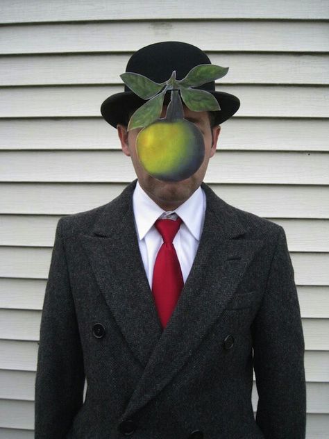 Disfraz Rene Magritte Diy Fantasia, Painting Costume, Punny Halloween Costumes, Great Halloween Costumes, Diy Halloween Costume, Art Costume, American Gothic, Last Minute Halloween Costumes, Creative Costumes