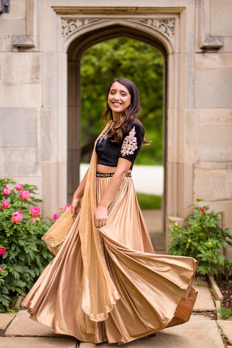 Cultural Senior Pictures, Indian Senior Pictures, Rain Photo Ideas, Senior Outfit Ideas, Female Senior Portraits, Hartwood Acres, Senior Outfits, Senior Photoshoot Poses, Senior Portraits Girl