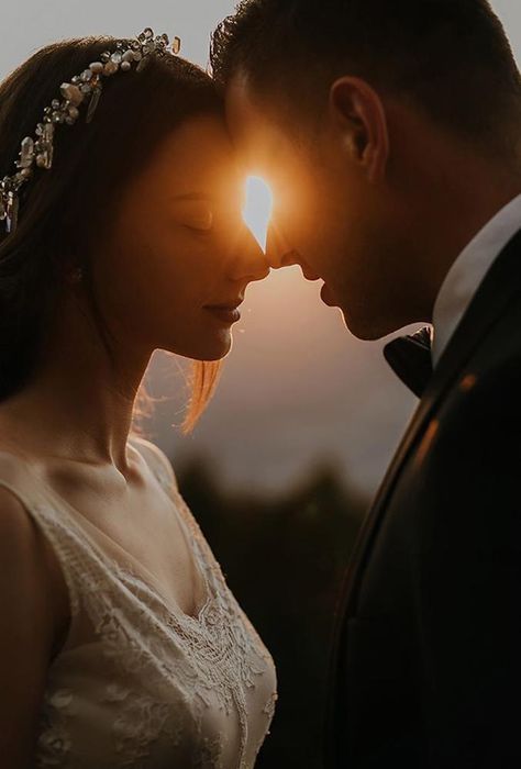 30 Best Ideas For Outdoor Wedding Photos | Wedding Forward Outdoor Wedding Pictures, Pre Wedding Photoshoot Props, Sunset Wedding Photos, Wedding Photoshoot Props, Wedding Portrait Poses, Pre Wedding Photoshoot Outdoor, Outdoor Wedding Photography, Creative Wedding Photo, Wedding Photoshoot Poses