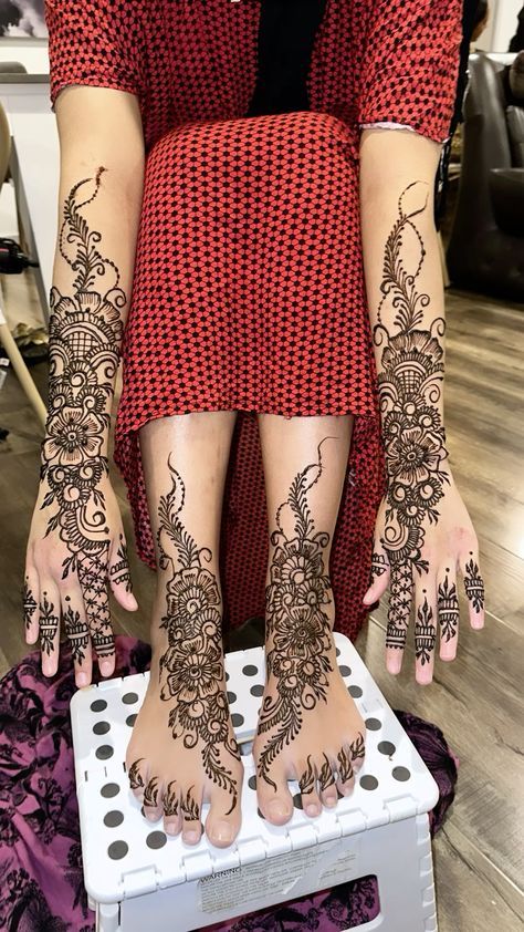 #BEAUTY ,#REALATIONSHIPS #Fashion #Outfits #SUMMER Outfits #Animals Henna Designs For Leg, Henna On Leg, Feet Henna Design, Somali Girl, Feet Henna, Henna Flower Designs, Henna Flower, Cute Henna Designs, Cute Henna Tattoos