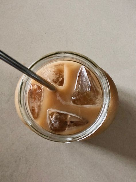 nutella jar iced coffee Mason Jar Coffee Aesthetic, Coffee In Mason Jar, Mason Jar Coffee, Nutella Jar, Homemade Coffee, Ice Coffee, Coffee Aesthetic, In A Jar, Iced Coffee