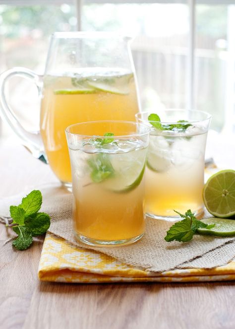 Mint Lime Tea Cooler Lemon Iced Tea Recipe, Cordial Recipe, Lime Tea, Kombucha Recipe, Sparkling Lemonade, Making Iced Tea, Kombucha Tea, Iced Tea Recipes, Homemade Italian