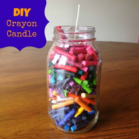 DIY Crayon Candle - Brittany Estes Diy Candles With Crayons, Crayon Candles, Diy Crayons, Crayon Crafts, Diy Jar Crafts, Mason Jar Crafts Diy, Mason Jar Gifts, Melting Crayons, Jar Diy