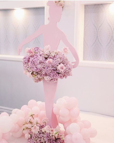 Ballerina Decorations Party, Balarina Birthday Party Ideas, Ballet First Birthday Party, Ballerina First Birthday Party, Ballerina Balloons, Ballet Balloon Garland, Ballerina Party Centerpiece, Tutu Centerpieces Diy Table Decorations, Ballerina Birthday Backdrop