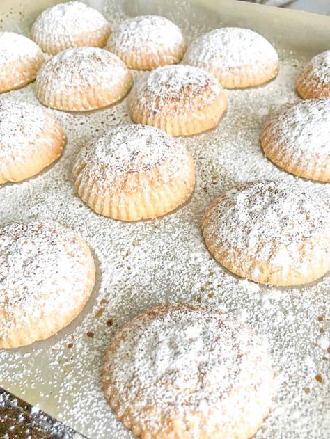 Mamoul Cookies, Maamoul Cookies, Lebanese Desserts Recipes, Maamoul Recipe, Middle Eastern Dessert, Date Paste, Lebanese Desserts, Date Cookies, Middle East Recipes