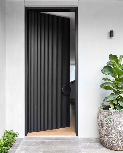 art deco Art-Deco Inspired &amp; Hawthorn House by Christopher Elliott Design &amp; Issue 02 Feature Modern Entrance Door, Modern Entrance, Entrance Door Design, Door Inspiration, Door Design Modern, Door Design Interior, Main Door Design, Pivot Doors, Front Door Design