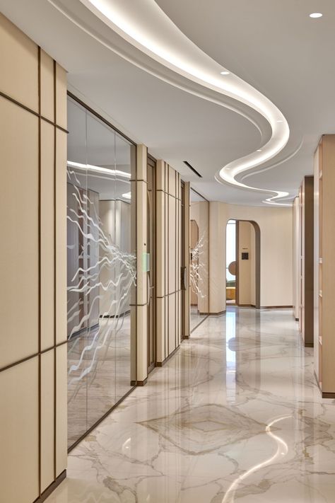 OQT Offices - Dubai | Office Snapshots Hallway Pop Ceiling Design, Office Cabin Lighting, Office Lighting Ceiling Work Spaces, Corridor Ceiling Design, Office Corridor Design, Company Lobby, Lobby Ceiling, Scheme Design, Lighting Scheme