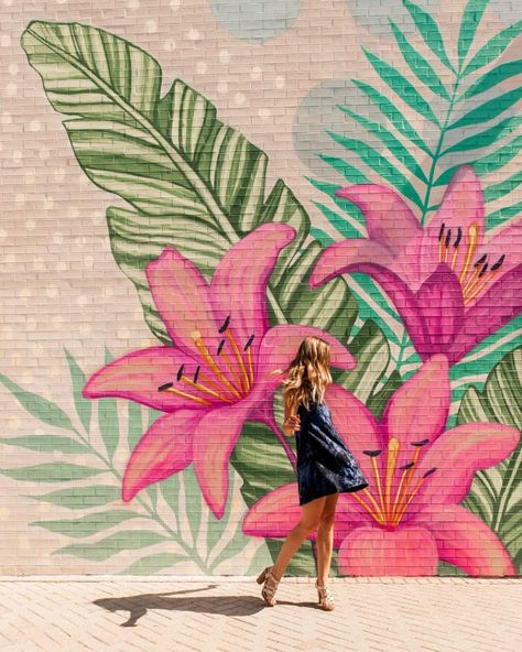 Mural Art Tropical, Mural Art Ideas Inspiration, Mural Design Wall, Colorful Mural Wall, Outdoor Wall Mural, Mexican Mural Art, Outdoor Mural Ideas, Cool Murals, Chicago Murals