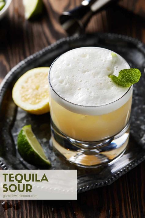 Tequila Sour, Tequila Drinks Recipes, Cocktail Recipes Tequila, Batch Cocktail Recipe, Sour Drink, Cocktail Drinks Alcoholic, Sour Foods, Seasonal Drinks, Tequila Drinks