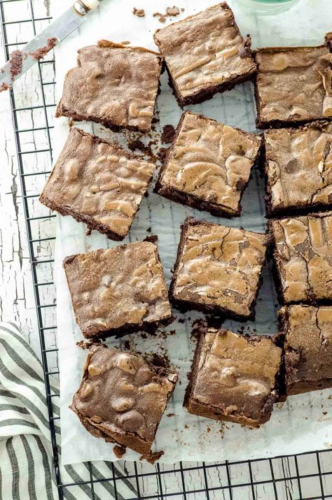 Chocolate lovers, it's time to celebrate! Ready to bite into rich, gooey, fudgy gluten-free brownies with a delightfully crackled top? We certainly hope so! Let's get started on how to make these incredible flourless gluten-free homemade brownies from scratch. Homemade Brownies From Scratch, Flourless Brownies, Brownies From Scratch, Dutch Cocoa, How To Make Brownies, Baking Stuff, Gluten Free Brownies, Homemade Brownies, Warm Chocolate